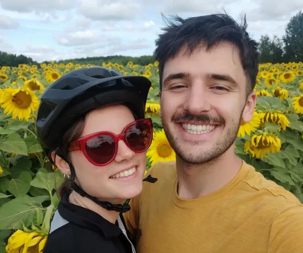 Emilien et Annette dans les tournesols